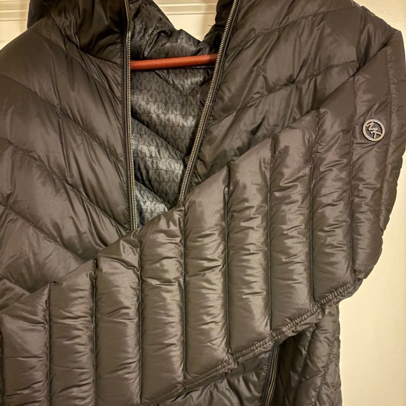 Micheal Kors Reversible Quilted Packable Puffer Jacket - Picture 4 of 9